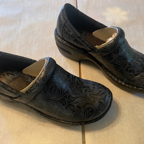 boc Peggy Navy Tooled Clog 8.5 M new in box, never worn - Picture 2 of 9